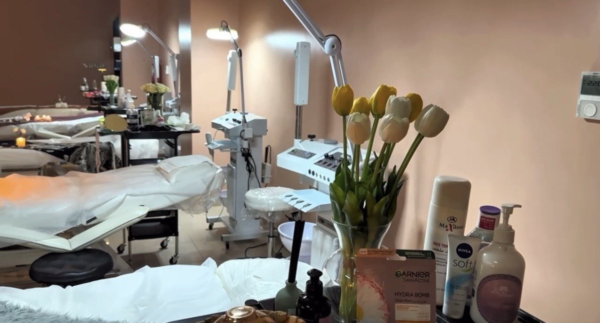 معمل تقنية التجميل والتزيين - الكلية التقنية للبنات بمحايل عسير.jpg